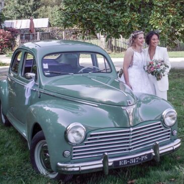 Cérémonie de mariage en voiture ancienne en Bretagne