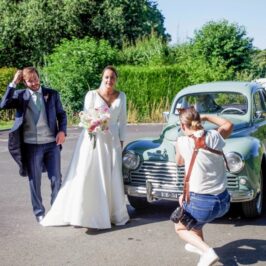 voiture ancienne de mariés à Pleurtuit