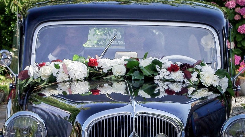 décoration location ancienne voiture de mariés