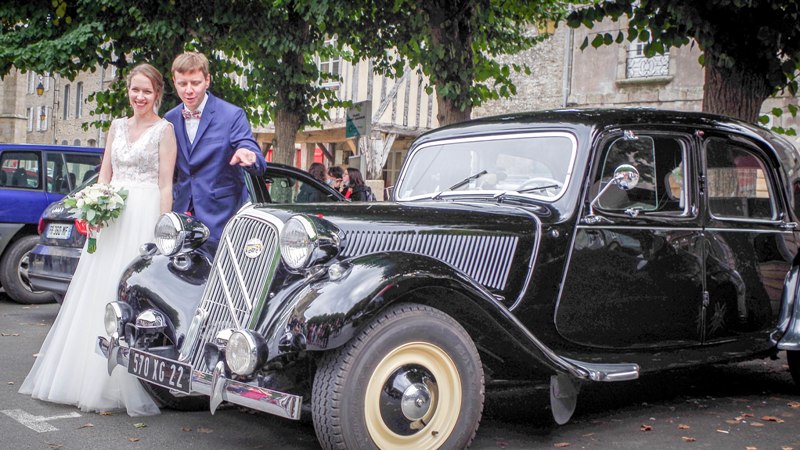 Véhicule ancien pour mariage à Dinan