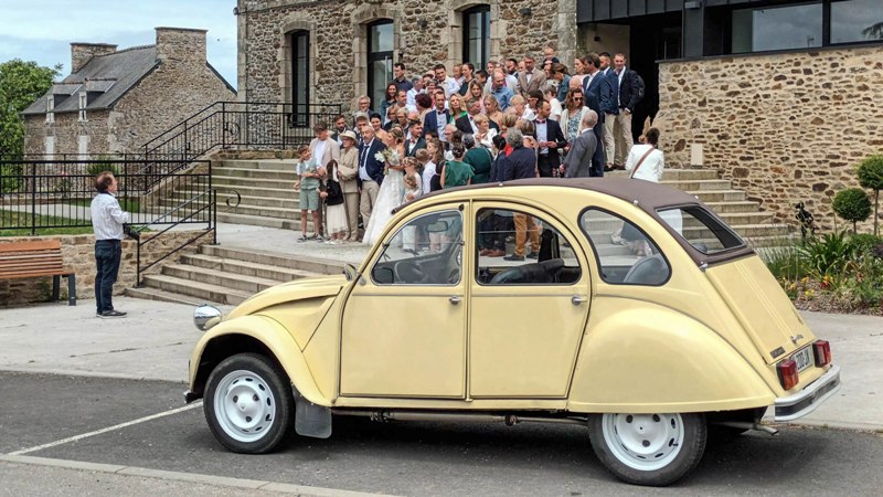 2CV utilisée pour un mariage à Languenan