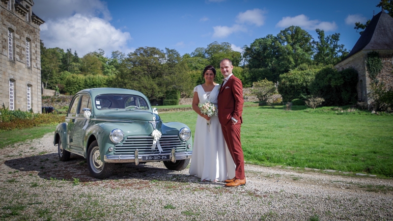 Peugeot 203 ancienne de 1959 pour un mariage près de Dinan
