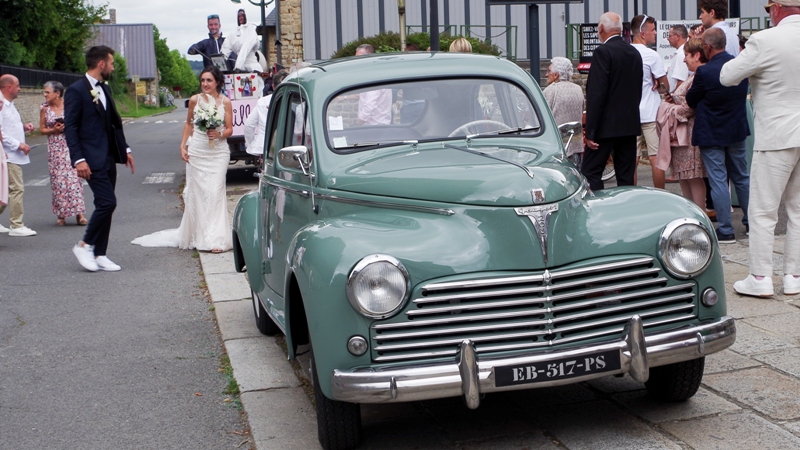 Peugeot 203 utilisée pour un mariage en Bretagne