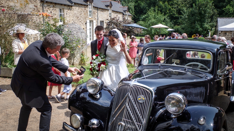 Traction Avant aux thermes marins de Saint-Malo pour des photos de mariage